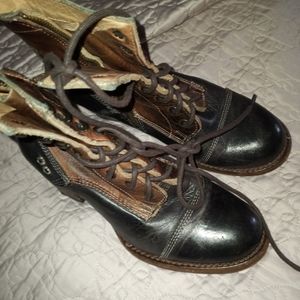 Bedstu lace up boots